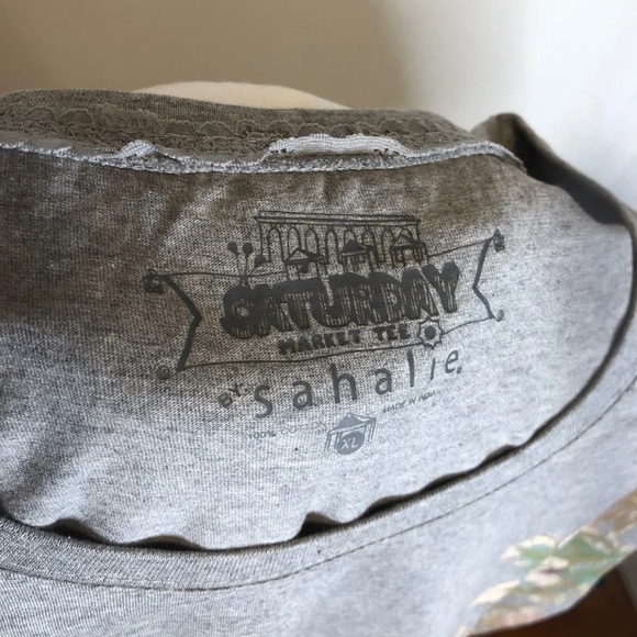 Grey, short sleeve Saturday Market Tee - Picture 3 of 3